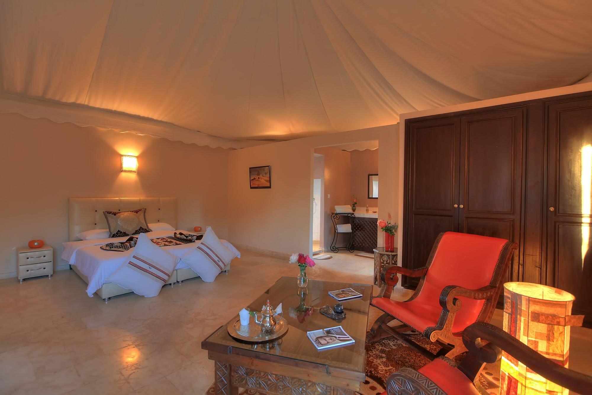 Villa Marco Au Jardin Des Senteurs El Ain Bagian luar foto