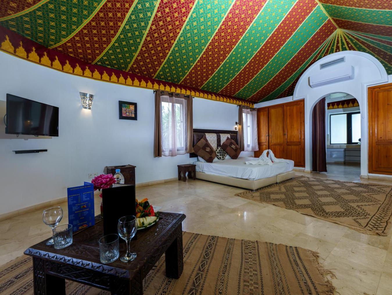 Villa Marco Au Jardin Des Senteurs El Ain Bagian luar foto