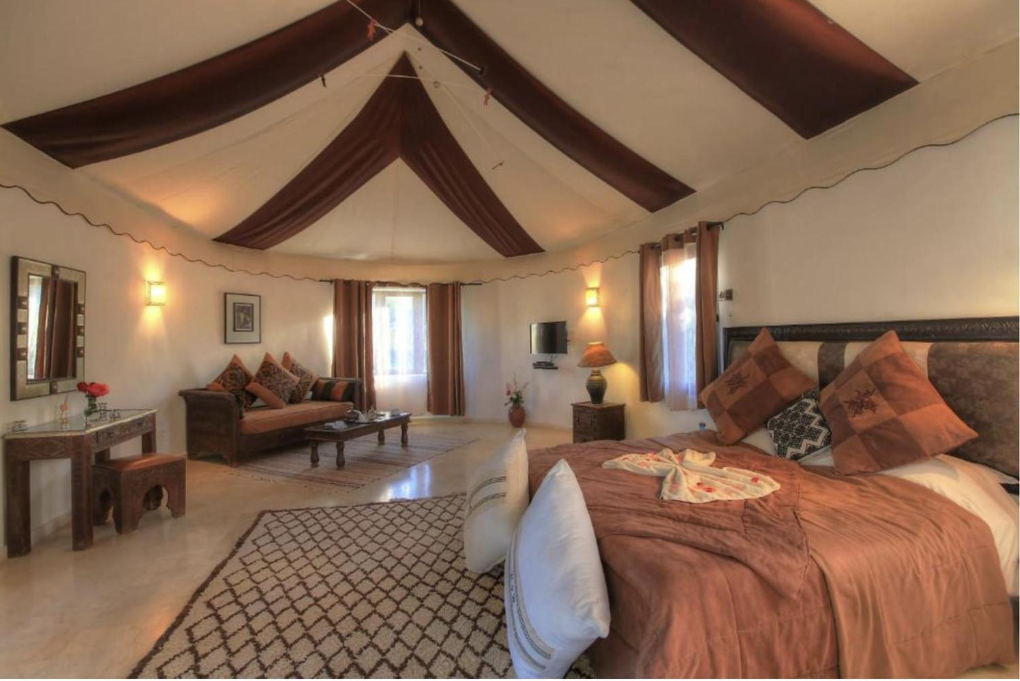 Villa Marco Au Jardin Des Senteurs El Ain Bagian luar foto