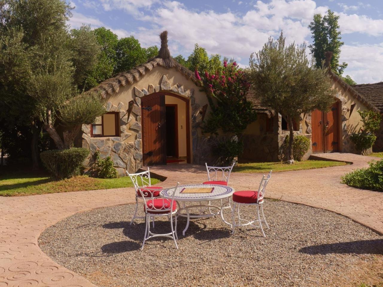 Villa Marco Au Jardin Des Senteurs El Ain Bagian luar foto