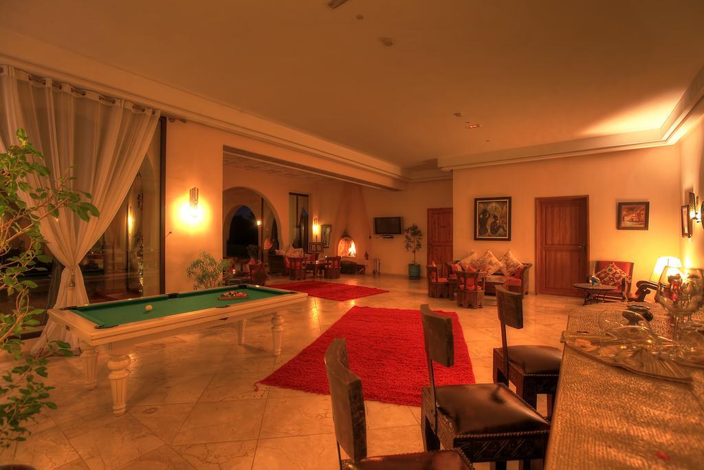 Villa Marco Au Jardin Des Senteurs El Ain Bagian luar foto