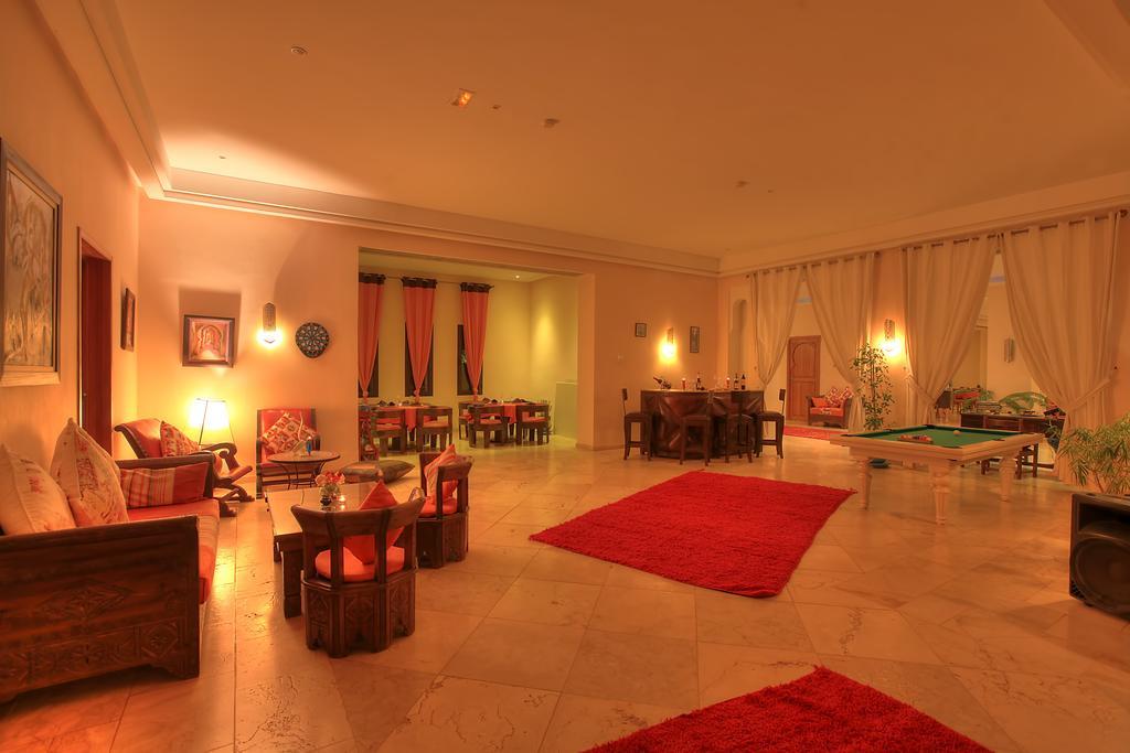 Villa Marco Au Jardin Des Senteurs El Ain Bagian luar foto