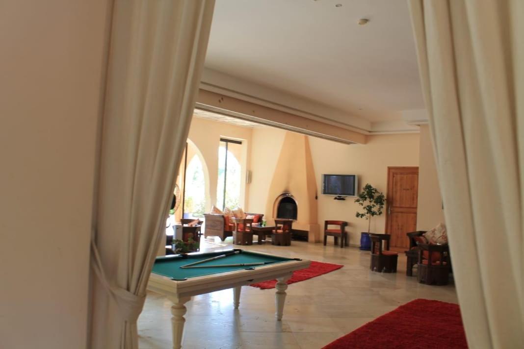 Villa Marco Au Jardin Des Senteurs El Ain Bagian luar foto