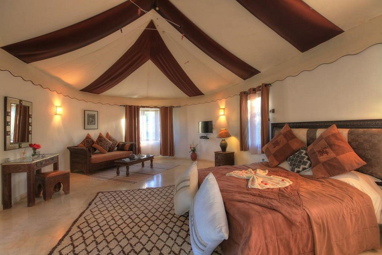 Villa Marco Au Jardin Des Senteurs El Ain Bagian luar foto