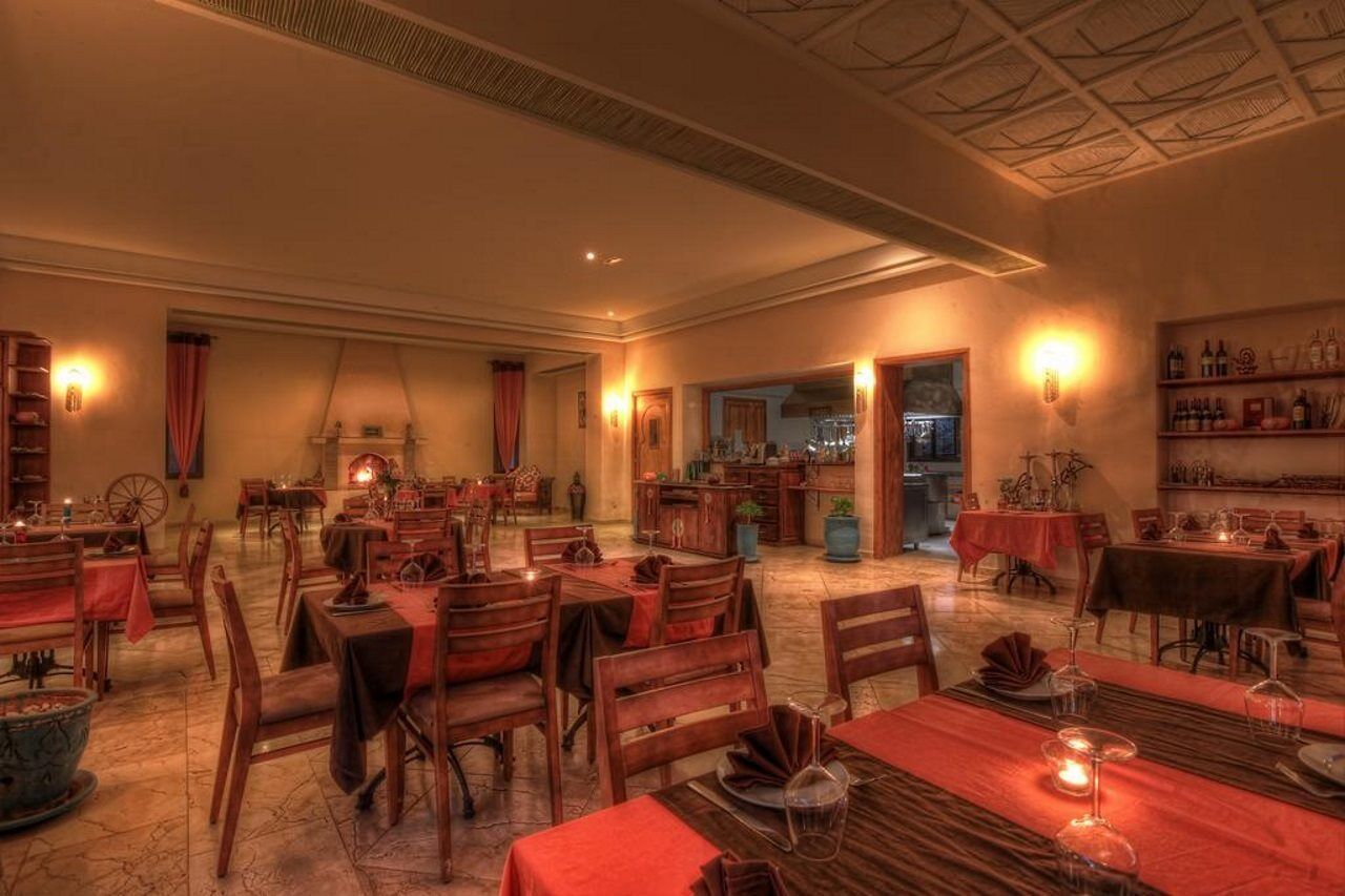 Villa Marco Au Jardin Des Senteurs El Ain Bagian luar foto